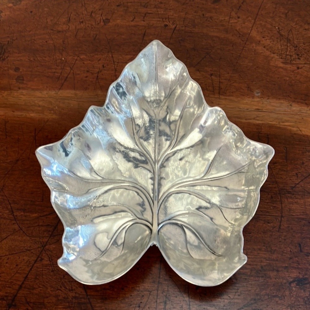 J.D. Estanhos 95% SN Silver-Colored Pewter Leaf Bowl Dish
